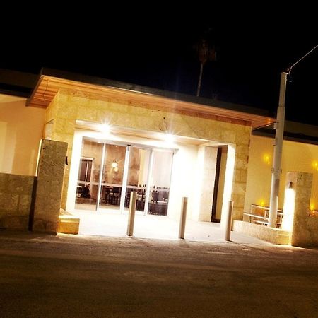 Newman Hotel Exterior photo