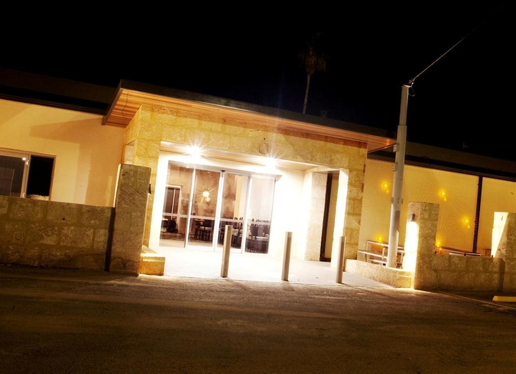 Newman Hotel Exterior photo